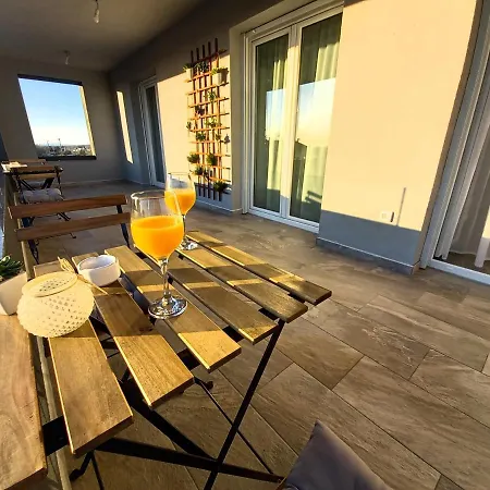 Tia With Heated Pool & Jacuzzi *