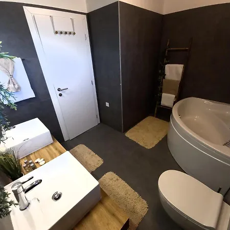 Tia With Heated Pool & Jacuzzi *