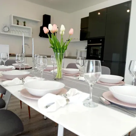 Tia With Heated Pool & Jacuzzi Willa