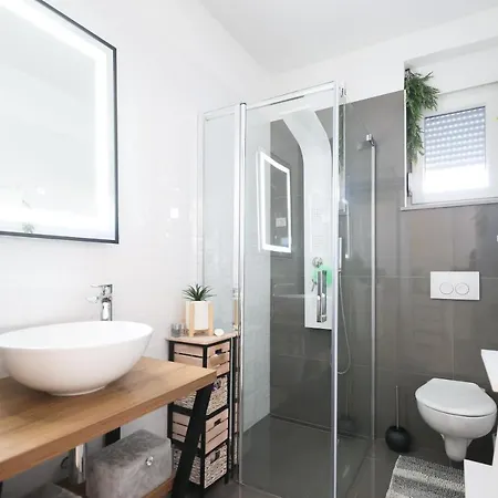 Willa Tia With Heated Pool & Jacuzzi Murvica (Policnik)