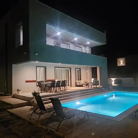 Tia With Heated Pool & Jacuzzi Murvica (Policnik)