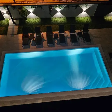 Willa Tia With Heated Pool & Jacuzzi