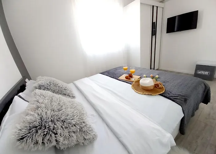 Tia With Heated Pool & Jacuzzi Вилла