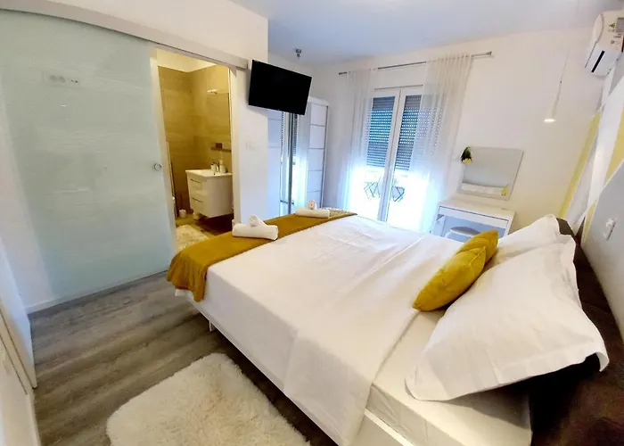 Tia With Heated Pool & Jacuzzi Вилла