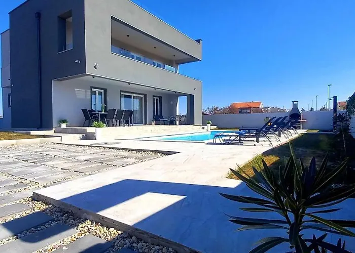 Tia With Heated Pool & Jacuzzi Вилла *
