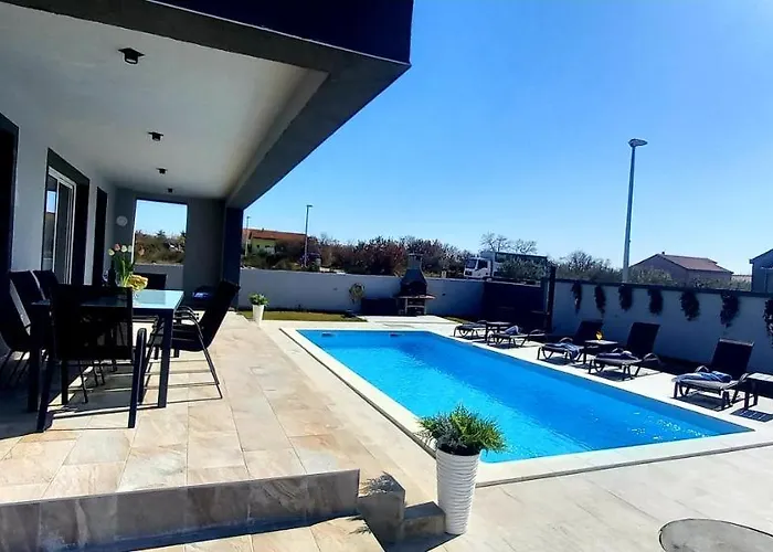 Вилла Tia With Heated Pool & Jacuzzi