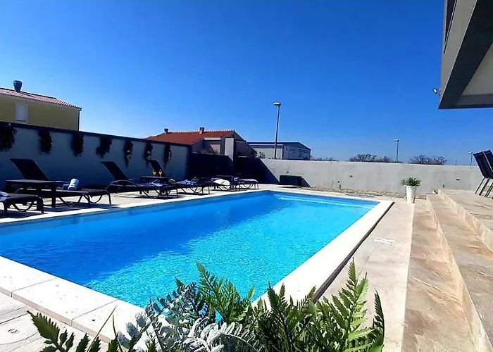 Tia With Heated Pool & Jacuzzi * Murvica (Policnik)