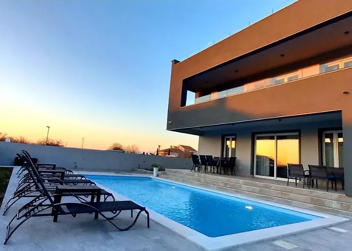 Вилла Tia With Heated Pool & Jacuzzi *