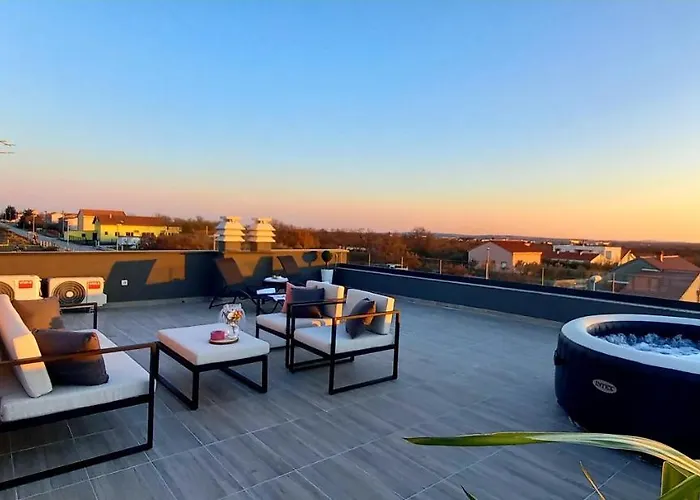 Tia With Heated Pool & Jacuzzi Вилла *