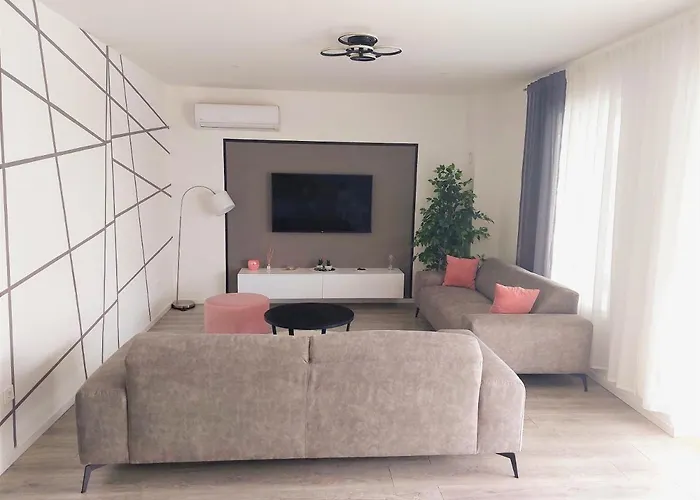 Tia With Heated Pool & Jacuzzi Вилла *