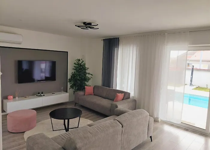 Tia With Heated Pool & Jacuzzi Вилла *