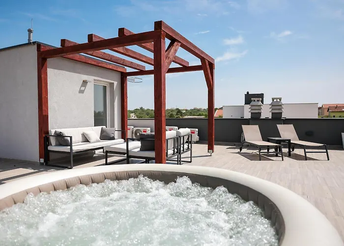 Вилла Tia With Heated Pool & Jacuzzi Murvica (Policnik)