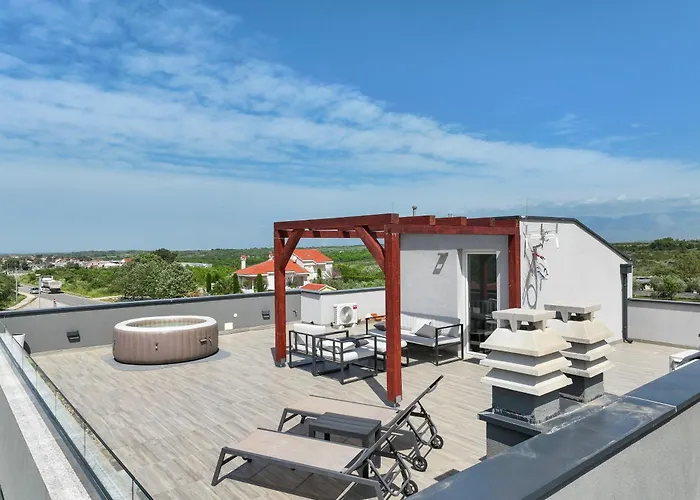 Вилла Tia With Heated Pool & Jacuzzi *