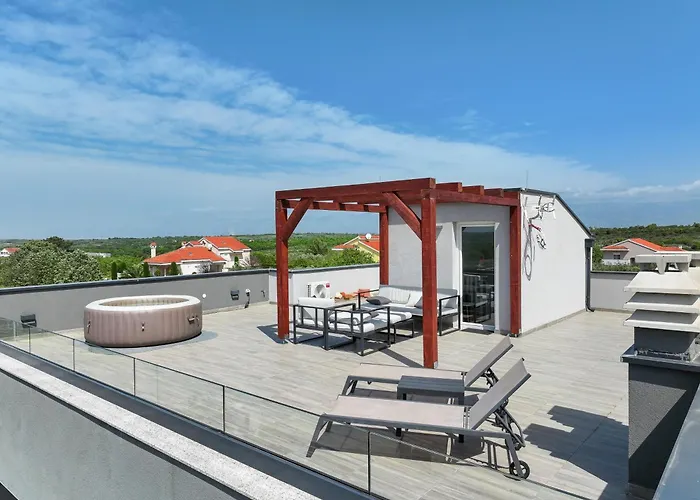 Вилла Tia With Heated Pool & Jacuzzi