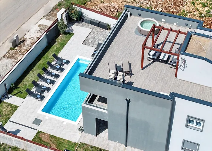 Вилла Tia With Heated Pool & Jacuzzi *