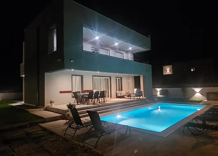 Tia With Heated Pool & Jacuzzi Murvica (Policnik)