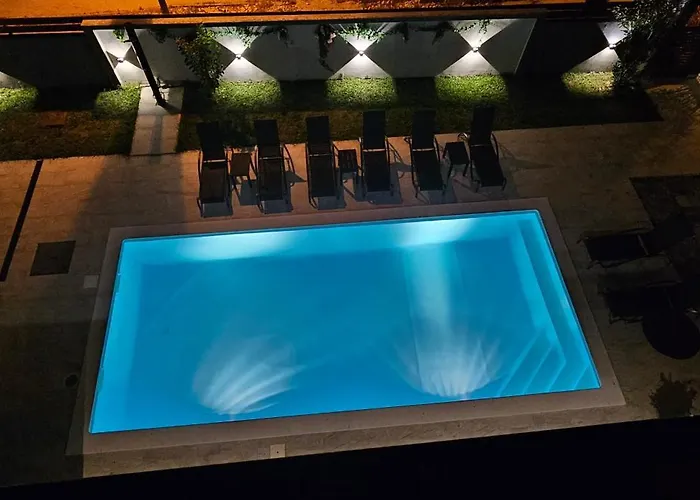 Вилла Tia With Heated Pool & Jacuzzi