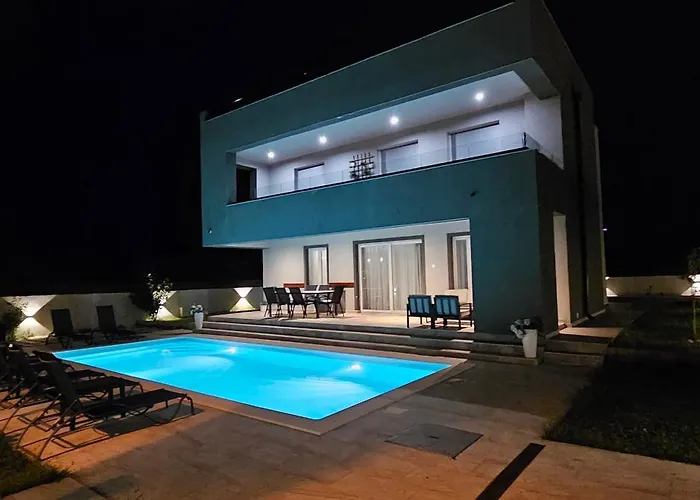 Вилла Tia With Heated Pool & Jacuzzi *