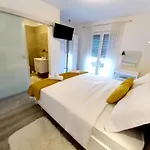 Tia With Heated Pool & Jacuzzi Villa