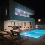 Tia With Heated Pool & Jacuzzi Murvica (Policnik)