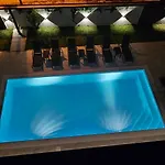 Villa Tia With Heated Pool & Jacuzzi