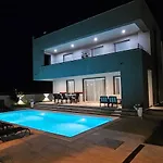 Villa Tia With Heated Pool & Jacuzzi *