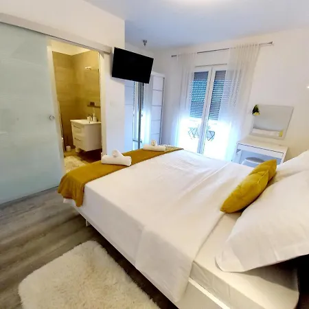 Tia With Heated Pool & Jacuzzi Vila