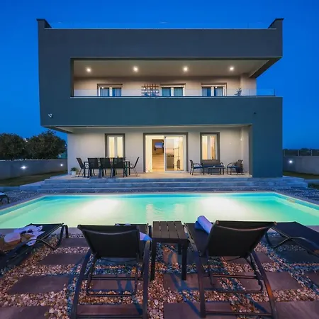 Tia With Heated Pool & Jacuzzi Villa *