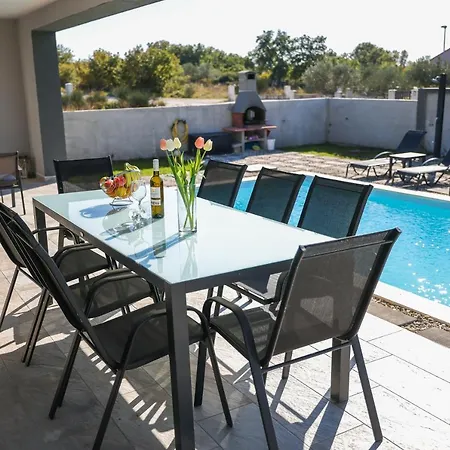 Tia With Heated Pool & Jacuzzi *