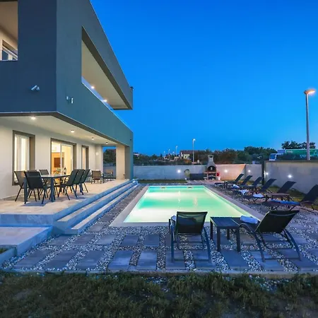 Tia With Heated Pool & Jacuzzi Villa Murvica (Policnik)