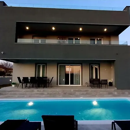 Tia With Heated Pool & Jacuzzi Villa Murvica (Policnik)