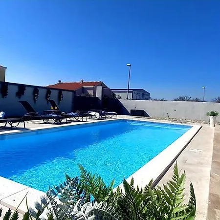 Tia With Heated Pool & Jacuzzi * Murvica (Policnik)