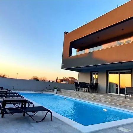 Villa Tia With Heated Pool & Jacuzzi *