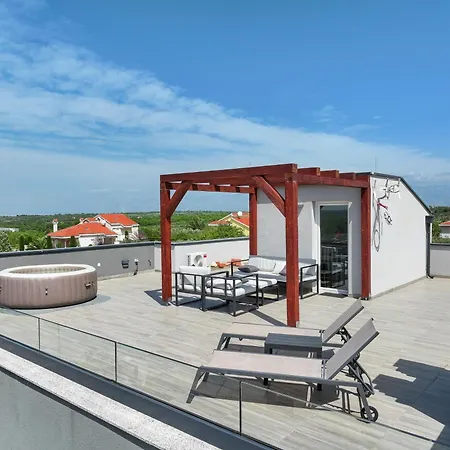 Villa Tia With Heated Pool & Jacuzzi