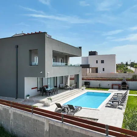 Tia With Heated Pool & Jacuzzi