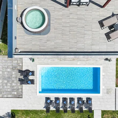 Villa Tia With Heated Pool & Jacuzzi