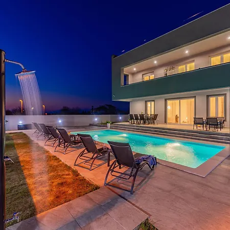 Tia With Heated Pool & Jacuzzi Villa *