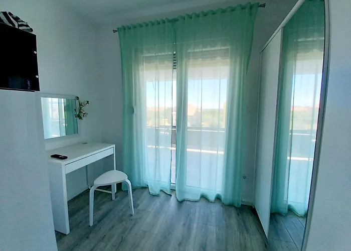 Tia With Heated Pool & Jacuzzi Villa Murvica (Policnik)