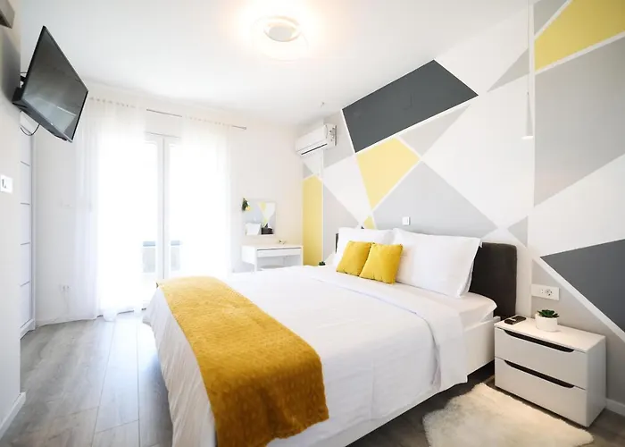 Tia With Heated Pool & Jacuzzi Villa Murvica (Policnik)
