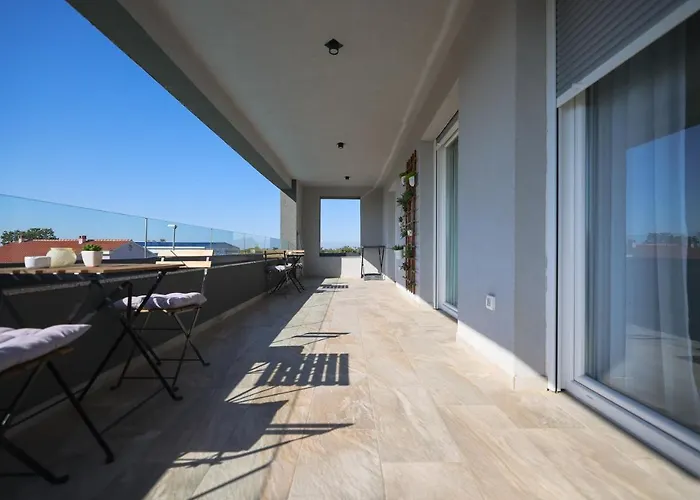 Tia With Heated Pool & Jacuzzi Murvica (Policnik)