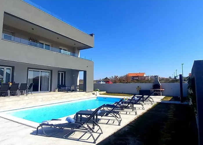 Villa Tia With Heated Pool & Jacuzzi *