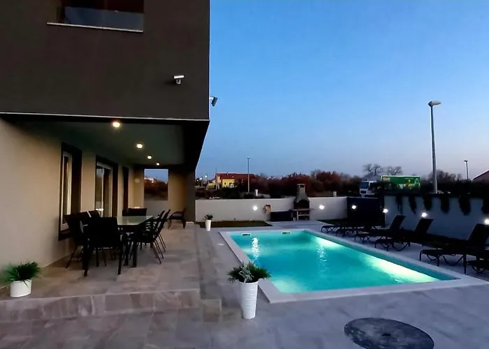 Tia With Heated Pool & Jacuzzi