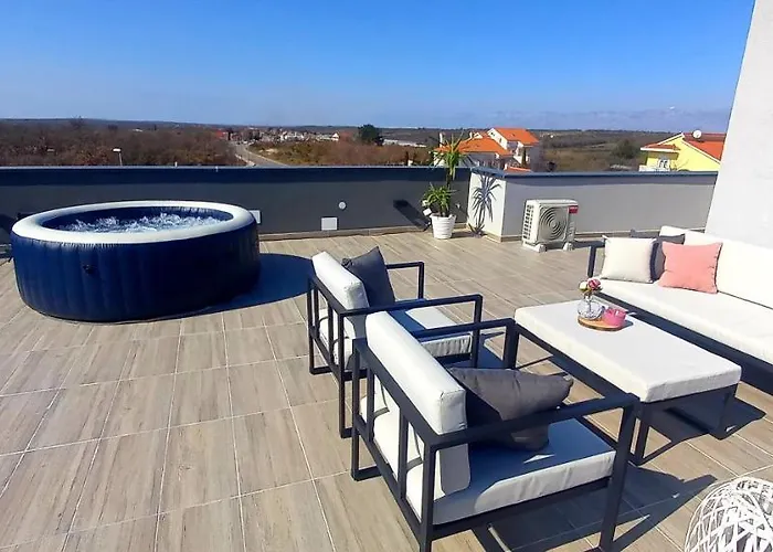Βίλα Tia With Heated Pool & Jacuzzi *