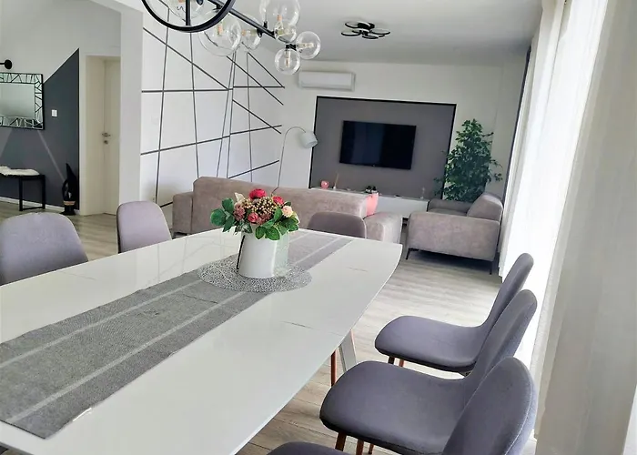 Tia With Heated Pool & Jacuzzi *