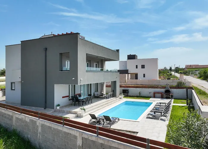 Tia With Heated Pool & Jacuzzi